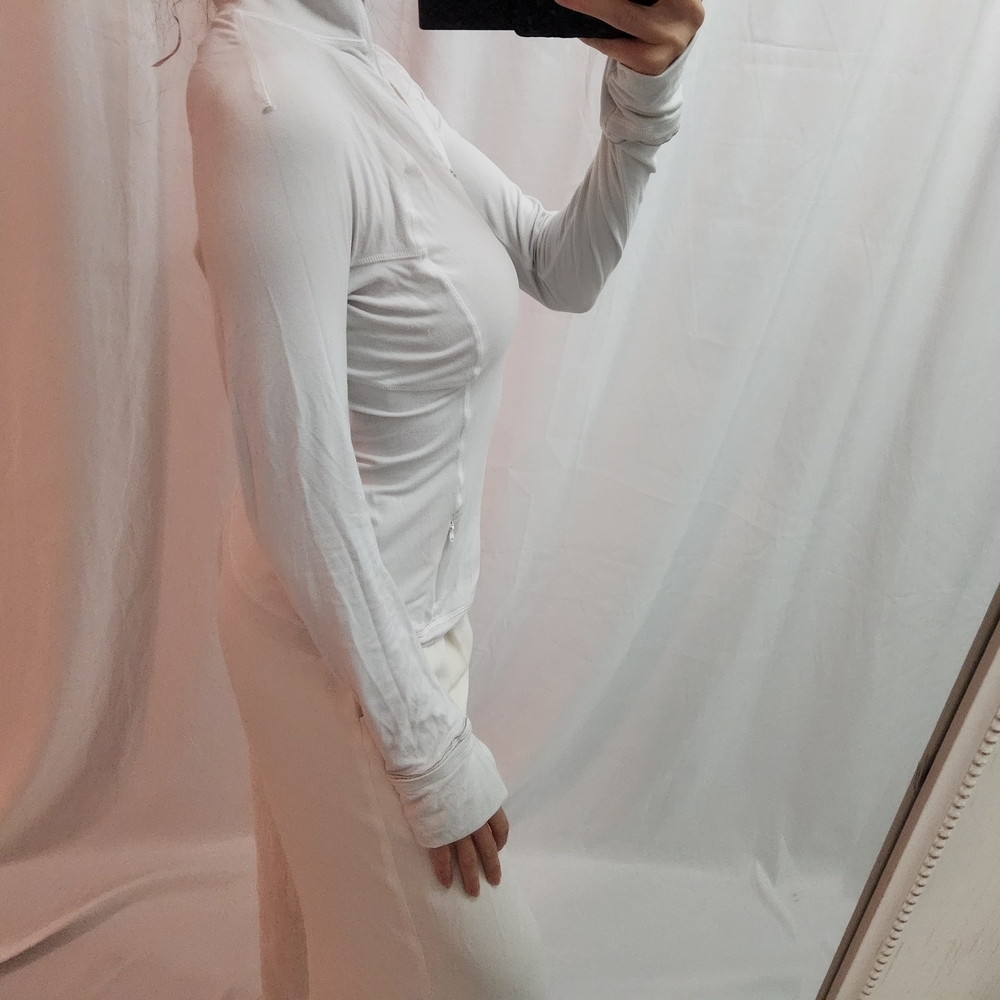 Lululemon Athletica White Activewear Top - Picture 3 of 9